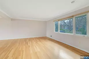 9 Hemlock Dr, Paramus, NJ 07652 - Photo 7
