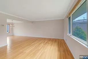 9 Hemlock Dr, Paramus, NJ 07652 - Photo 11
