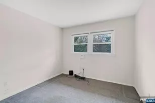 9 Hemlock Dr, Paramus, NJ 07652 - Photo 27