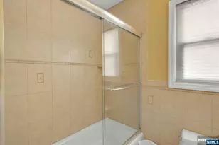 9 Hemlock Dr, Paramus, NJ 07652 - Photo 23