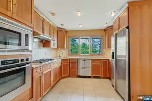 9 Hemlock Dr, Paramus, NJ 07652 - Photo 17