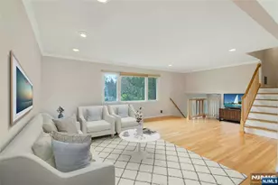 9 Hemlock Dr, Paramus, NJ 07652 - Photo 5