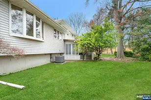 9 Hemlock Dr, Paramus, NJ 07652 - Photo 35