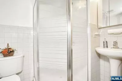 218 Hickory Avenue, Bergenfield, NJ 07621 - Photo 19