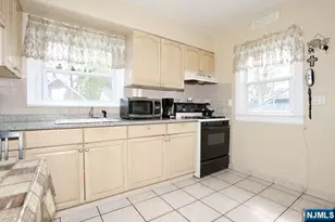 218 Hickory Ave, Bergenfield, NJ 07621 - Photo 7