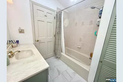 80 Roosevelt Avenue, Bergenfield, NJ 07621 - Photo 17