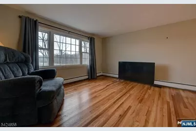 1006 Black Oak Ridge Road, Wayne, NJ 07470 - Photo 5