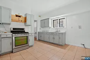 1110 Hampton Pl, Elizabeth, NJ 07201 - Photo 3