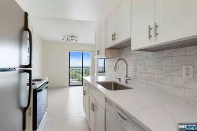 233 12th Street 4E #4E, Palisades Park, NJ 07650 - Photo 3