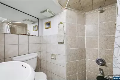 198 Roosevelt Avenue, Bergenfield, NJ 07621 - Photo 23