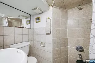 198 Roosevelt Ave, Bergenfield, NJ 07621 - Photo 23