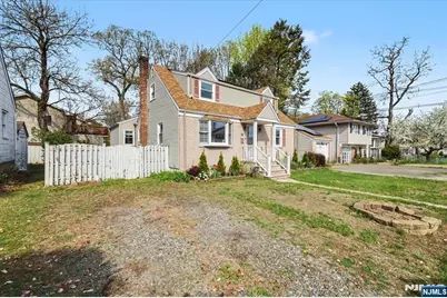 198 Roosevelt Avenue, Bergenfield, NJ 07621 - Photo 3