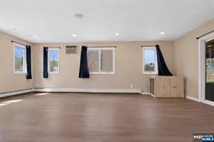 334 Pine St, Pompton Lakes, NJ 07442 - Photo 5