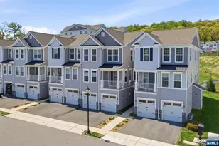 102 Sequoia Dr 1724, Cedar Grove, NJ 07009 - Photo 3
