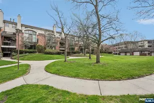 2 Carlyle Ct, Teaneck Township, NJ 07666 - Photo 23