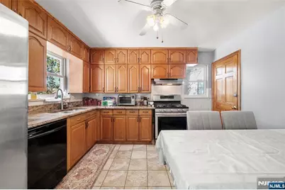 219 Farview Avenue, Paramus, NJ 07652 - Photo 7