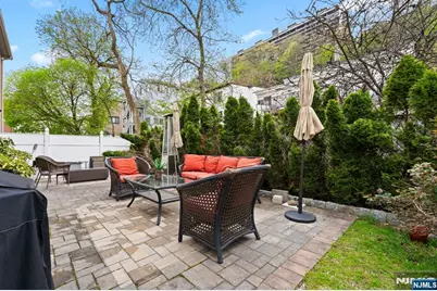 88B Myrtle Avenue, Edgewater, NJ 07020 - Photo 37