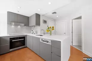 1201 Rio Vista Dr, Mahwah, NJ 07430 - Photo 11