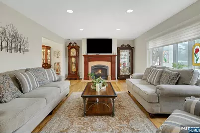 27 Howland Circle, Caldwell, NJ 07006 - Photo 5