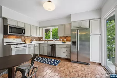 379 Highland Avenue, Montclair, NJ 07043 - Photo 15