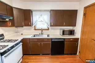 197 Fort Lee Rd, Teaneck Township, NJ 07666 - Photo 9