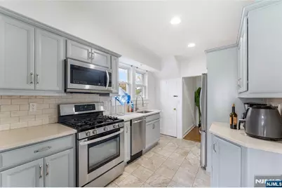 100 Washington Place, Teaneck Township, NJ 07666 - Photo 13