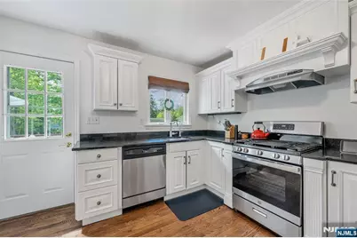 280 Eldon Court, Ridgewood, NJ 07450 - Photo 9