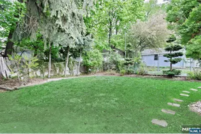 131 Highwood Avenue, Leonia, NJ 07605 - Photo 35