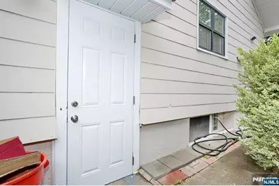 131 Highwood Avenue, Leonia, NJ 07605 - Photo 33