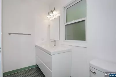131 Highwood Avenue, Leonia, NJ 07605 - Photo 27