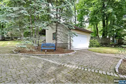 260 Glen Avenue, Midland Park, NJ 07432 - Photo 17