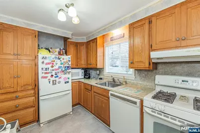 23 Sunnie, West Caldwell, NJ 07006 - Photo 7
