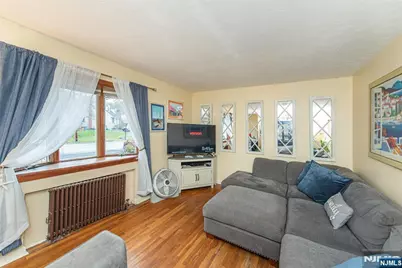 23 Sunnie, West Caldwell, NJ 07006 - Photo 5