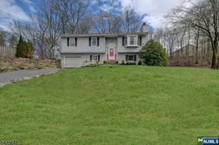 4 Birch Dr, Vernon, NJ 07422 - Photo 1