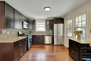 20 Florence Pl, Elmwood Park, NJ 07407 - Photo 7