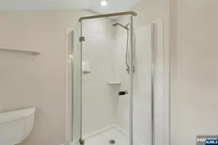 20 Florence Pl, Elmwood Park, NJ 07407 - Photo 23
