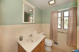 115 Center St, Pompton Lakes, NJ 07442 - Photo 17