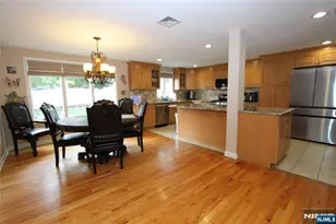 7 Stuart St, Waldwick, NJ 07463 - Photo 5
