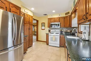 30 Lincoln Pl, Waldwick, NJ 07463 - Photo 17