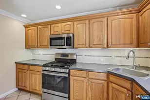 37-10 Fair Lawn Ave, Fair Lawn, NJ 07410 - Photo 11