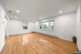 31 Hooks Ln, Edgewater, NJ 07020 - Photo 7