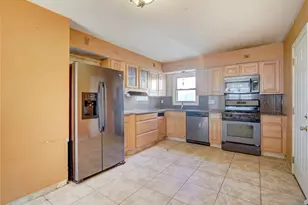 102 Gall Ct, Elmwood Park, NJ 07407 - Photo 5