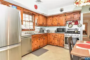 60 Highland Rd, Bloomingdale, NJ 07403 - Photo 11