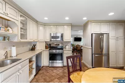 44 Holiday Court, River Vale Township, NJ 07675 - Photo 9