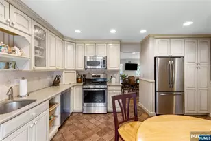 44 Holiday Ct, River Vale Township, NJ 07675 - Photo 9