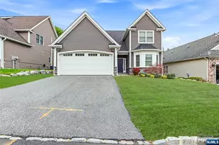 11 Bluffs Ct, Hamburg, NJ 07419 - Photo 3