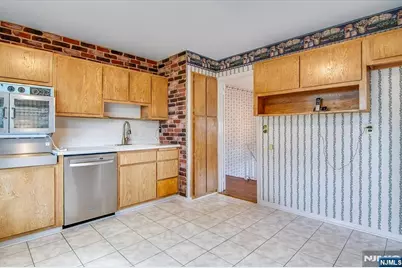 8 Wedgewood Drive, Wayne, NJ 07470 - Photo 7
