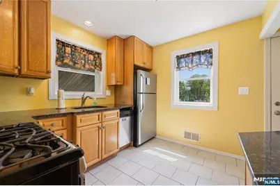 9 Leopold Terrace, Clifton, NJ 07011 - Photo 5