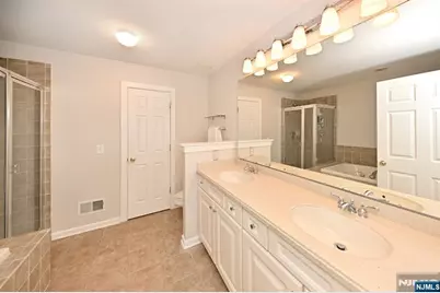 32 Rosewood Court 32 #32, Haledon, NJ 07508 - Photo 17