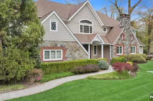 381 Pinewood Dr, Wyckoff Township, NJ 07481 - Photo 3